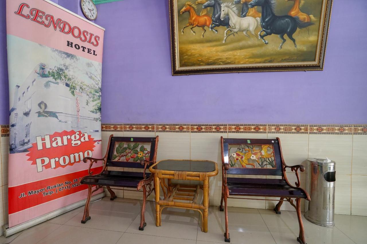 Oyo 1495 Hotel Lendosis 巨港 外观 照片